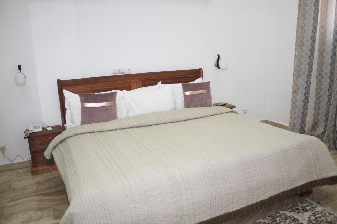 Complexe Hotelier Olympe Korhogo Buitenkant foto