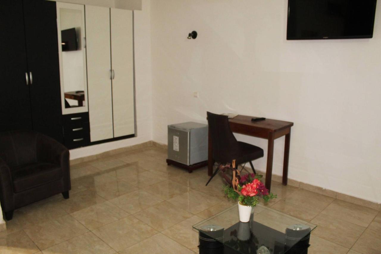 Complexe Hotelier Olympe Korhogo Buitenkant foto