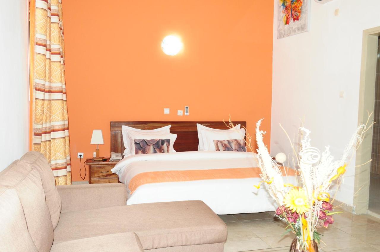 Complexe Hotelier Olympe Korhogo Buitenkant foto