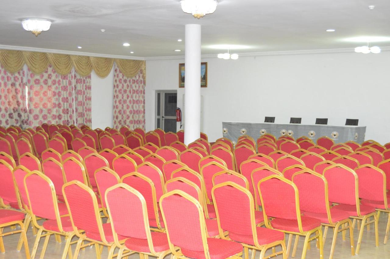 Complexe Hotelier Olympe Korhogo Buitenkant foto