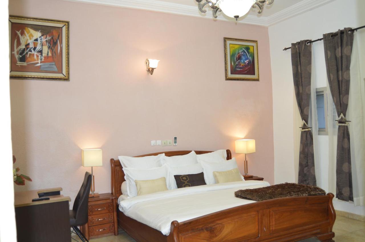 Complexe Hotelier Olympe Korhogo Buitenkant foto