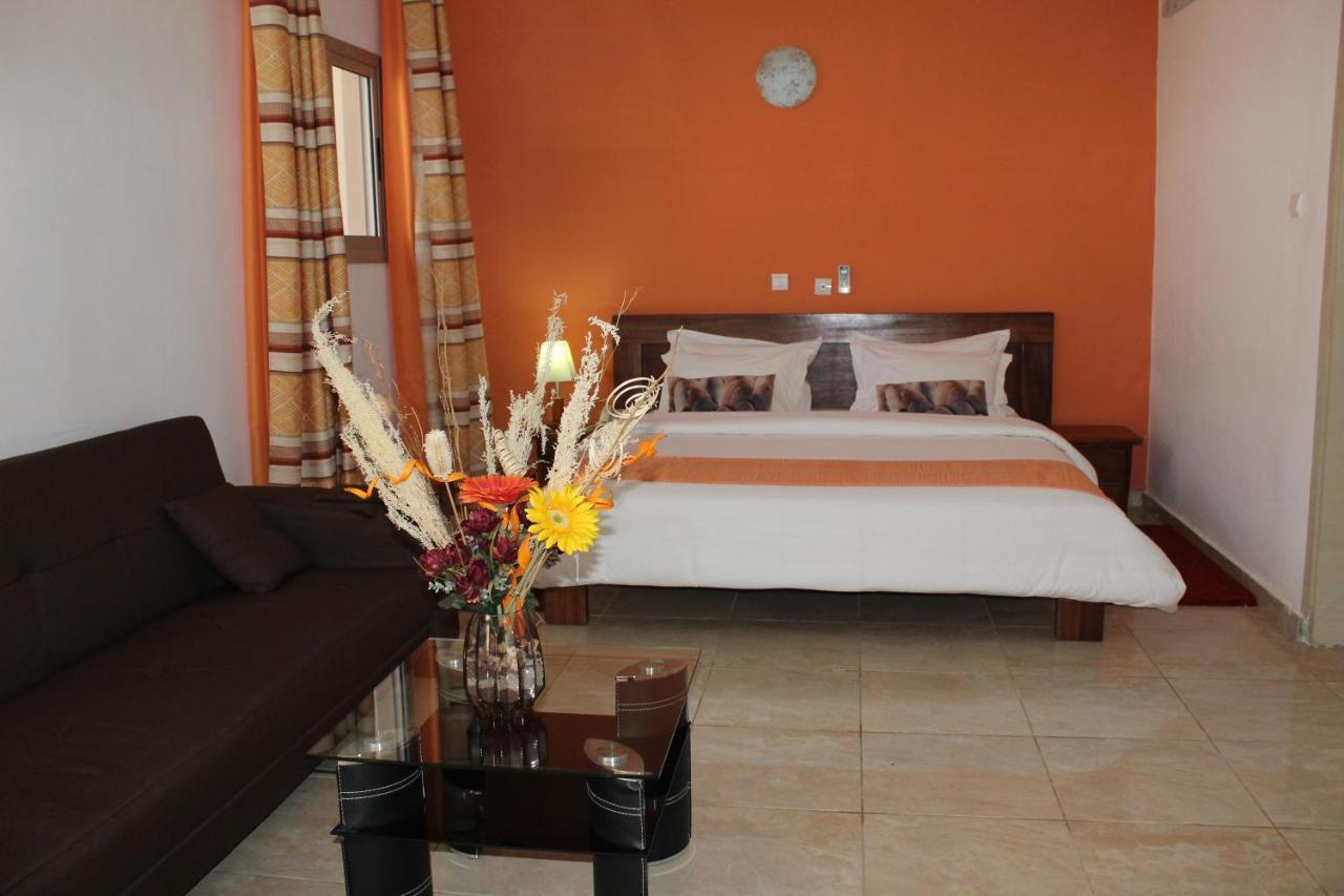 Complexe Hotelier Olympe Korhogo Buitenkant foto