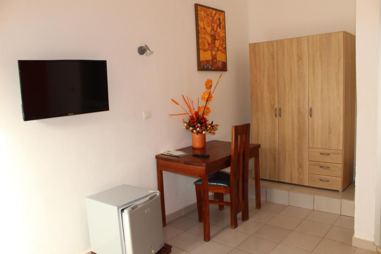 Complexe Hotelier Olympe Korhogo Buitenkant foto