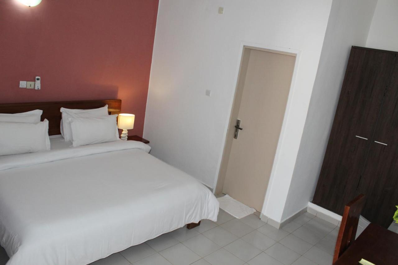 Complexe Hotelier Olympe Korhogo Buitenkant foto